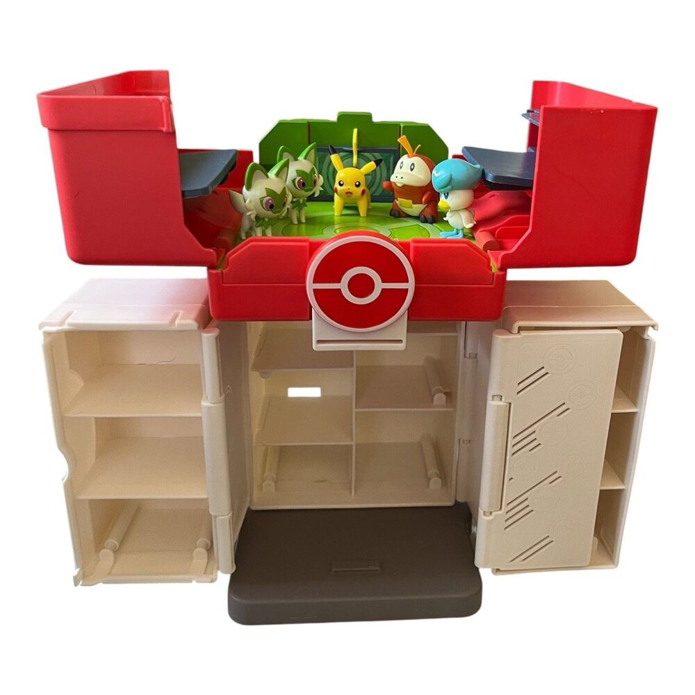 Jazwares Pokémon Play Display Case Carry Playset 5 Figures 11 x 6"